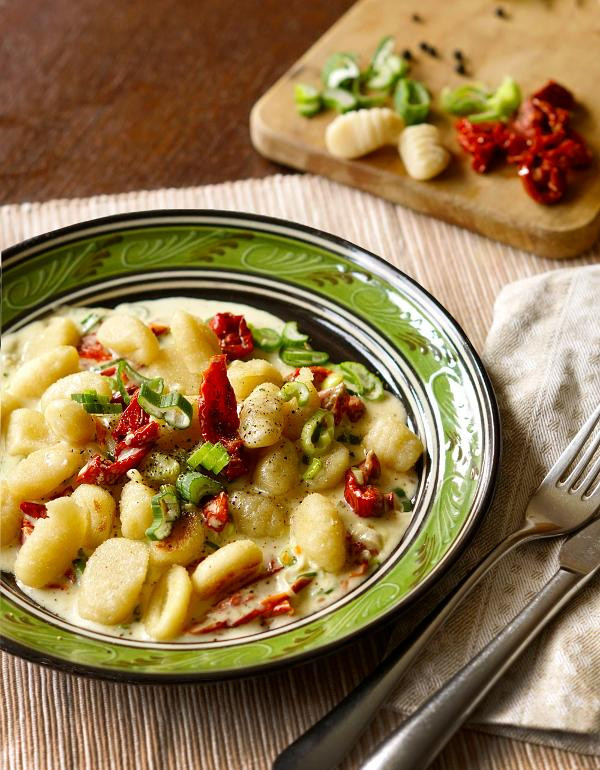 Produktfoto zu Gnocchi mit Gorgonzola-Tomaten-Sauce