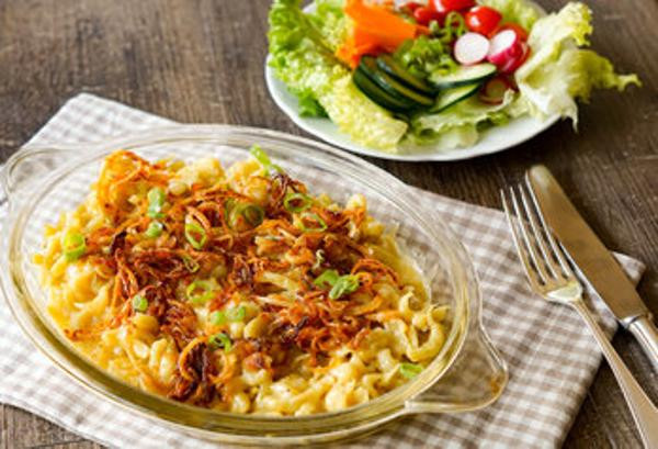 Produktfoto zu Käsespätzle mit gemischtem Salat (3 P.)